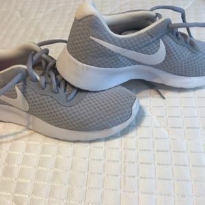Nike roches worn a couple of time